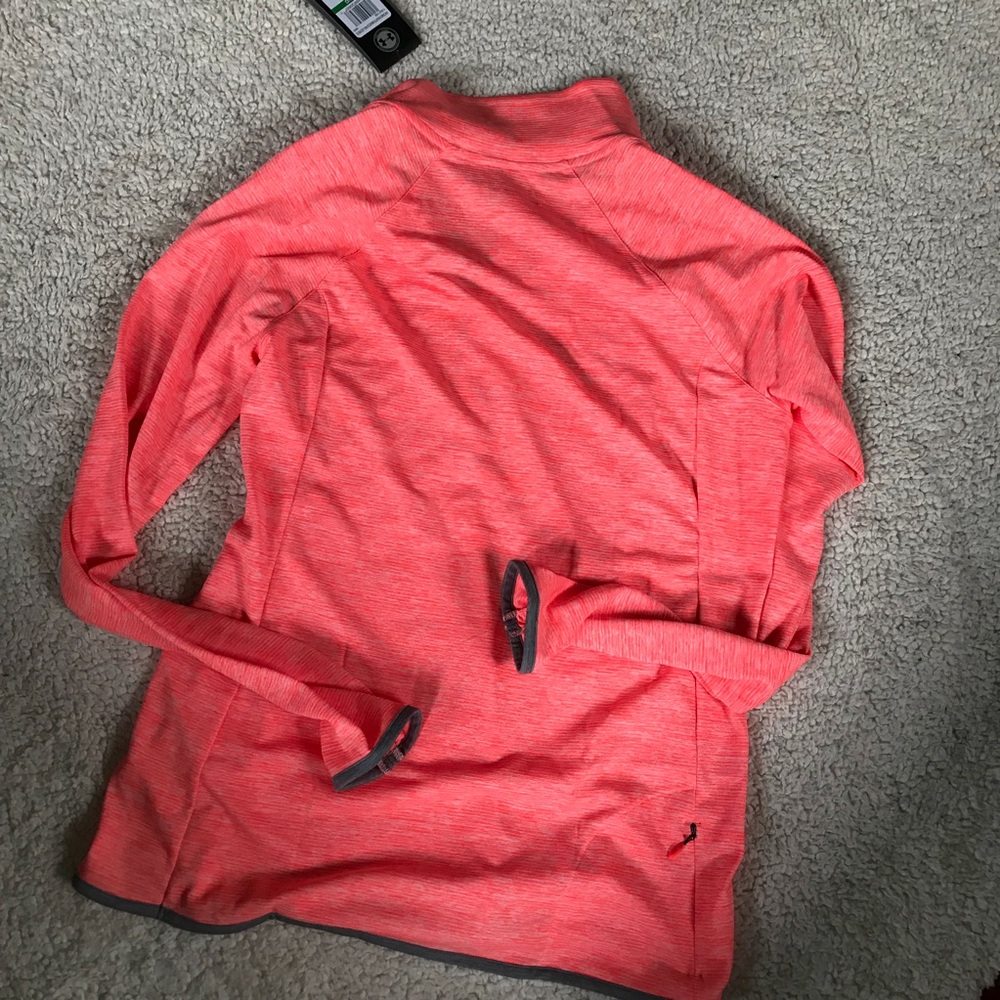 UnderArmour top, 1/2 zip with thumb holes - Picture 7 of 7